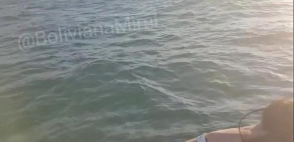  Mimi de paseio em lancha e se mansturbando e fazendo squirt  em altomar em Praia do Forte Bahia